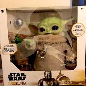 Star Wars - The Mandalorian “The Child” Plush Adventure Bundle. - Grogu.